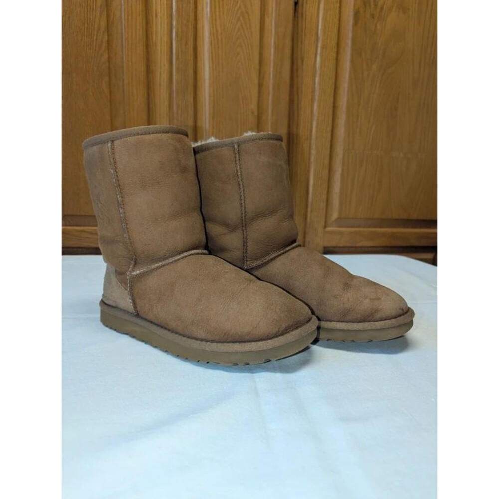 UGG Classic Short Boots Chestnut Brown Suede Shearling Women's Size 6